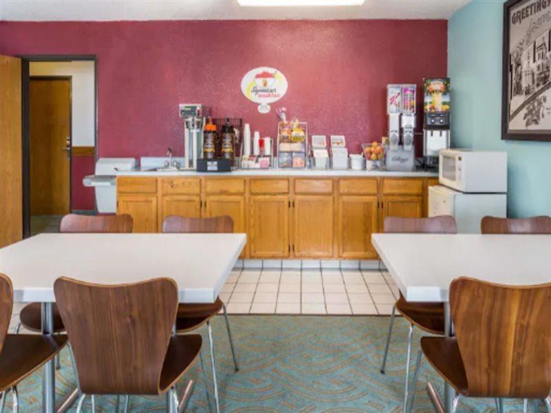 Super 8 By Wyndham Bourbonnais/Kankakee Area Exteriör bild